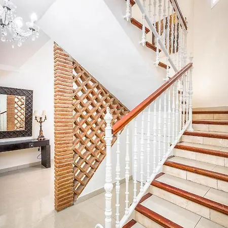 Charming 5br Espana By Rafleys 米哈斯